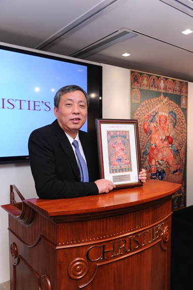 刘益谦先生于佳士得香港唐卡交接仪式上的留影
