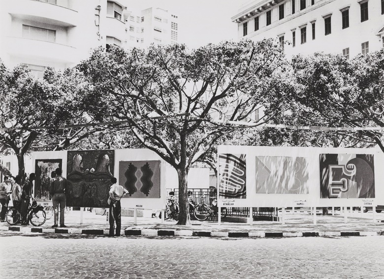 View of Présence Plastique, the exhibition held by Farid Belkahia and his colleagues in Casablanca (and previously in Marrakech) in 1969. Photo M. Melehi. © M. Melehi archivesestate